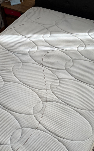 Colchón limpio, después de la limpieza.