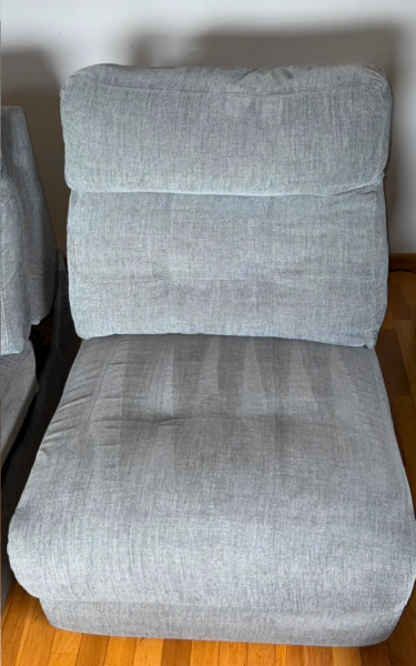 Sofá limpio, después de la limpieza.