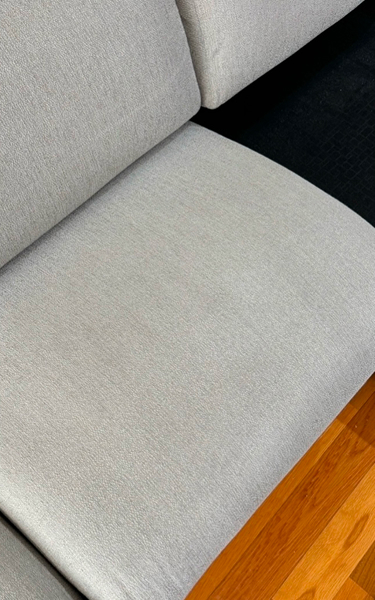 Sofá limpio, después de la limpieza.